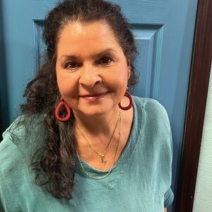 Meet your Posher, Alicia